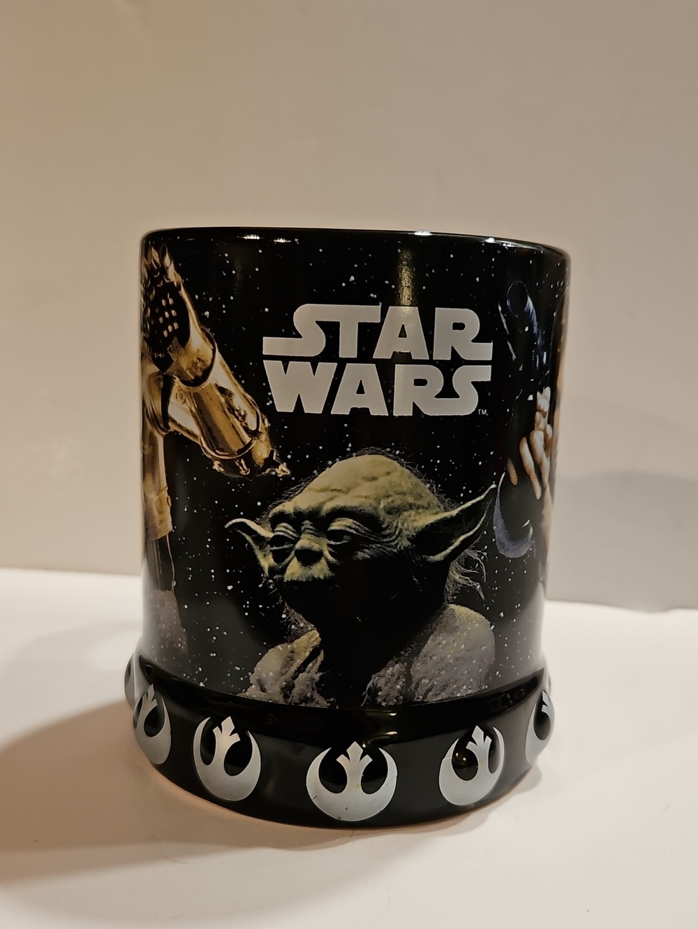 STAR WARS GALERIE FILM XL BLACK COFFEE MUG HAN SOLO, LUKE,YODA,R2D2,C3PO  24 Oz.